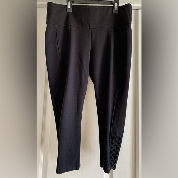 NYGARD SLIMS Pull On Capris Black Women's size Large Crisscross Detail - Picture 1 of 6